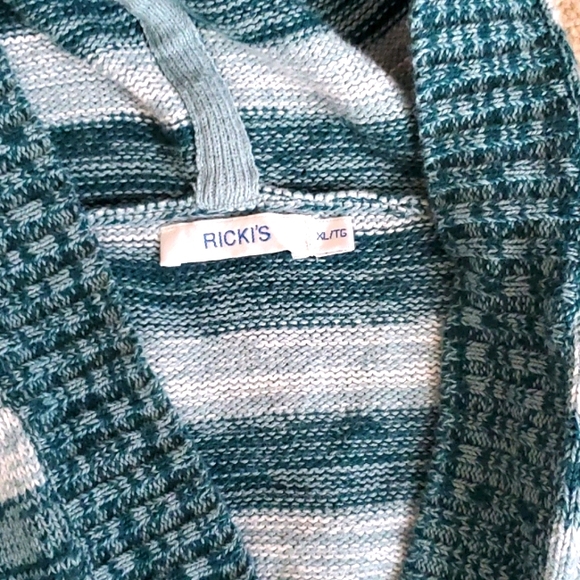 Ricki's green striped sweater with hood - Picture 3 of 4